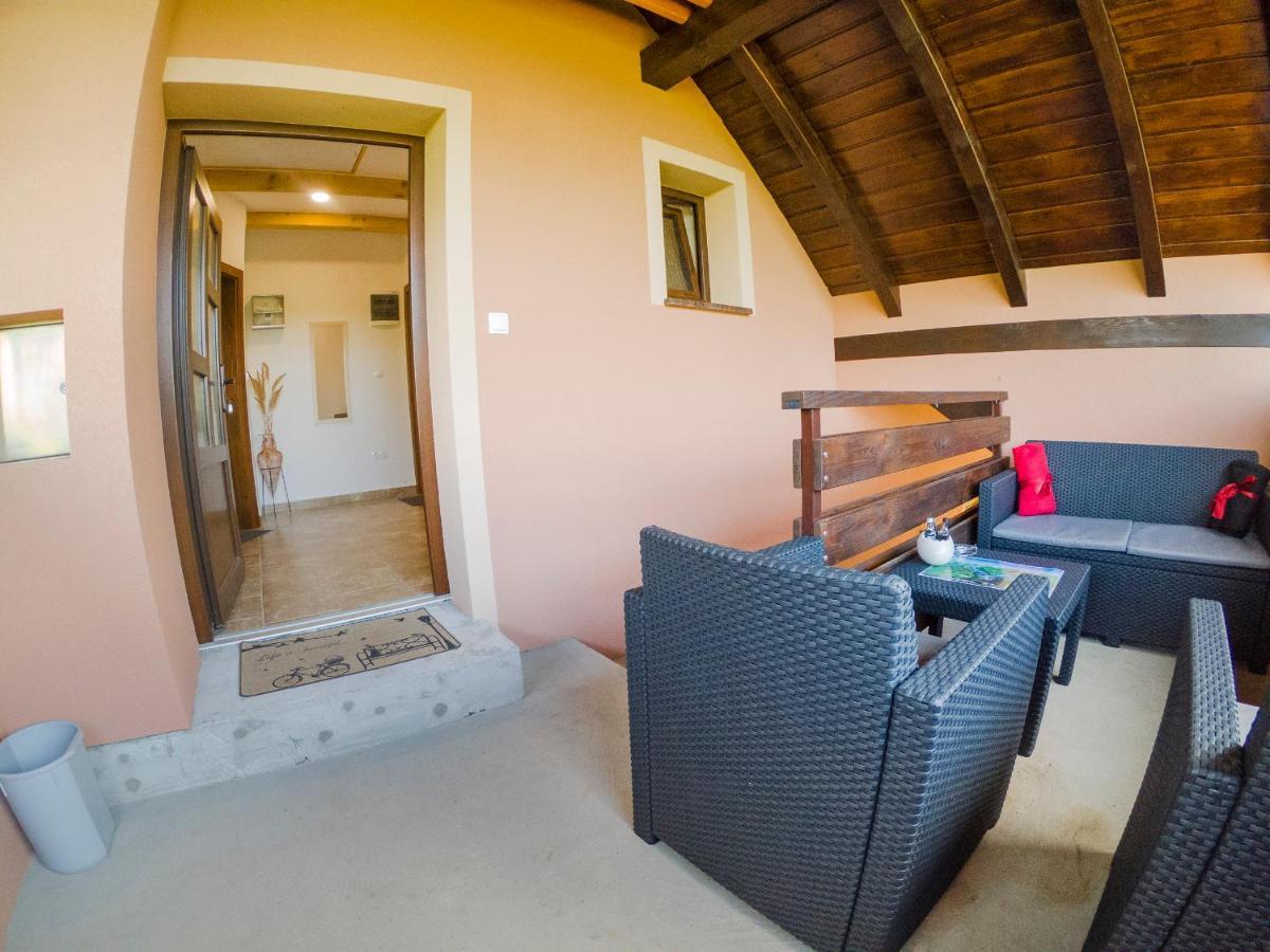 Studio Apartment Karlo Drežnik Grad Eksteriør bilde